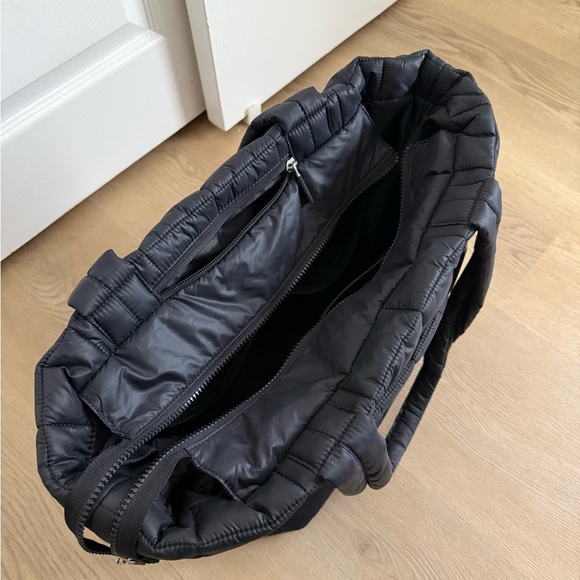 Lululemon Quilted Grid Tote 26L - Picture 6 of 7